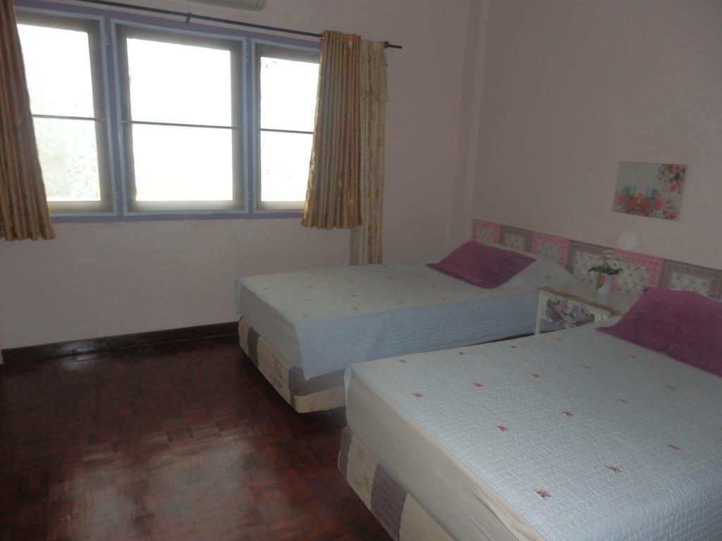 Hua Hin Tour Guesthouse Екстер'єр фото