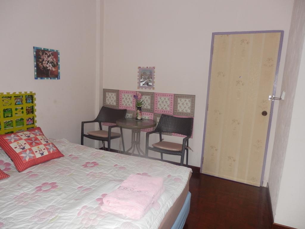 Hua Hin Tour Guesthouse Екстер'єр фото